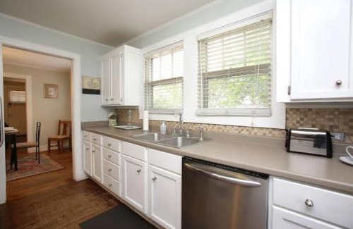 Forest Acres House | Forest Lake Hidden Gem 3 Min to Ft Jackson & Shops