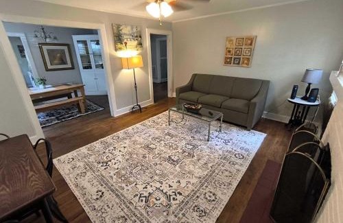 Forest Acres House | Forest Lake Hidden Gem 3 Min to Ft Jackson & Shops