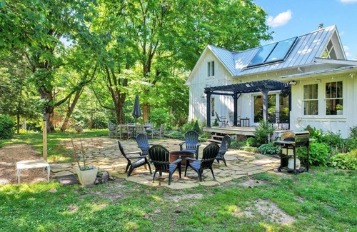 Saint Andrews House | Forest Retreat: Poolside Bliss Close to Campus