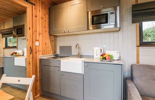 Askam and Ireleth Cottage | FOREST, romantic, with a garden in Dalton-In-Furness