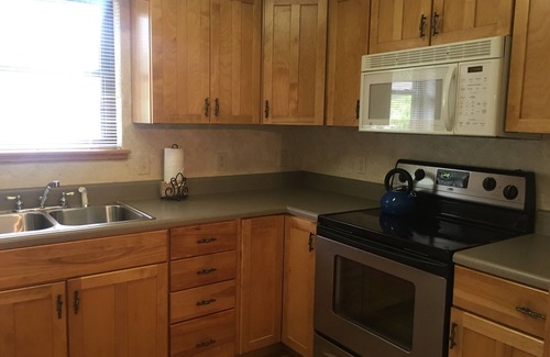 Mount Ida Cottage | Forest View two bedroom, two bath Harbor North luxury loft cottage with private hot tub o Lake on Ouachita. by RedAwning