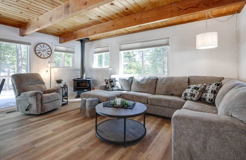 Cold Springs Cottage | Forested Cold Springs Cabin w/Wood-burning Stove!