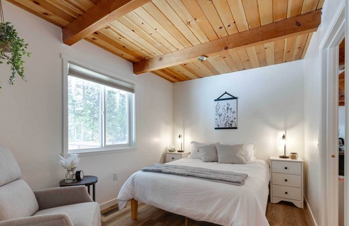 Cold Springs Cottage | Forested Cold Springs Cabin w/Wood-burning Stove!