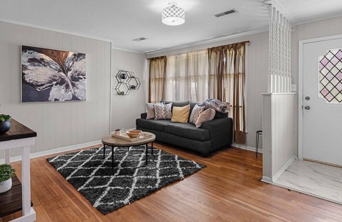 East Ridge House | Forget your worries in this spacious and serene space