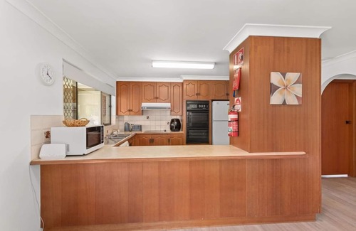 Forster House | Forster holiday home, linen included-WiFi- pets welcome-cafes,beach, golf, fish