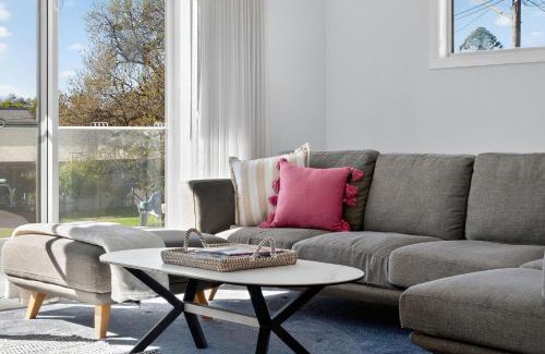 Wagga Wagga House | Forsyth Retreat - Modern Townhouse