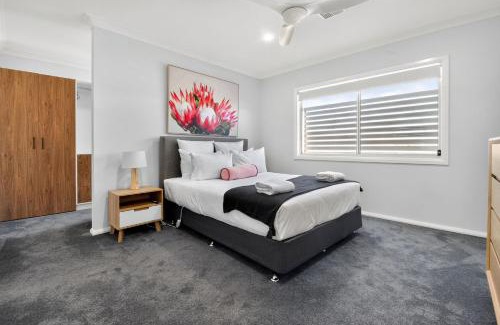 Wagga Wagga House | Forsyth Retreat - Modern Townhouse