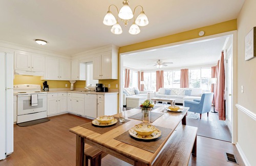 Hopkins House | Fort Jackson Stay at the Breeze on Inn