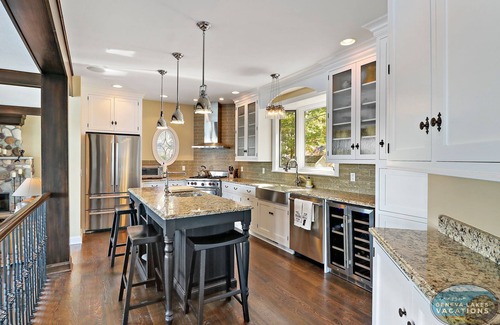 Lauderdale Lakes House | Four Gables on Green Lake |Luxury Lakefront Home|Water Views|Hot Tub|Pier