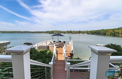 Lauderdale Lakes House | Four Gables on Green Lake |Luxury Lakefront Home|Water Views|Hot Tub|Pier