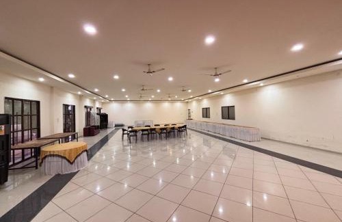 Bhojpur Hotel | Four Lakes