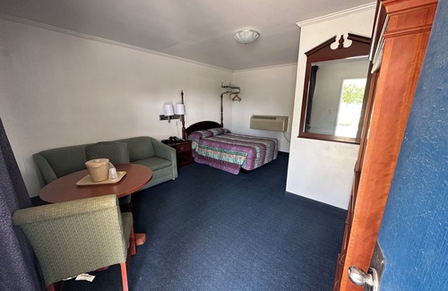 Four Oaks Hotel | Four Oaks Lodging & RV Resort