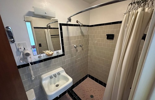 Four Oaks Hotel | Four Oaks Lodging & RV Resort