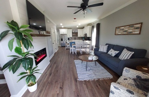 Biloxi House | Four Palms Unit C, 500ft to Beach, Walk 2 Casinos!