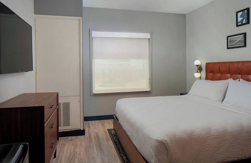 Arlington Hotel | Four Points by Sheraton Dallas Arlington Entertainment District