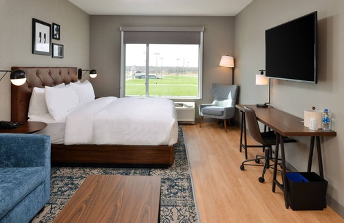 Olathe Hotel | Four Points by Sheraton Kansas City Olathe