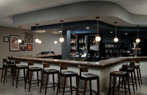 Brown Deer Hotel | Four Points by Sheraton Milwaukee North Shore