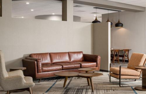 Brown Deer Hotel | Four Points by Sheraton Milwaukee North Shore