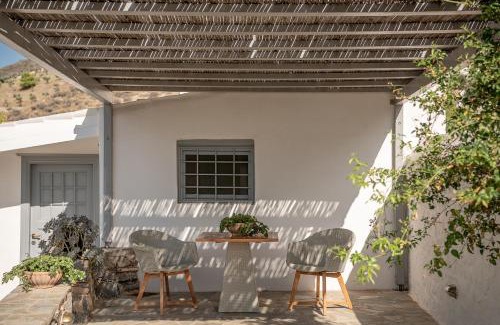Hydra Hotel | Four Seasons Hydra Luxury Suites