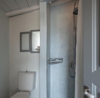 Hydra Hotel | Four Seasons Hydra Luxury Suites