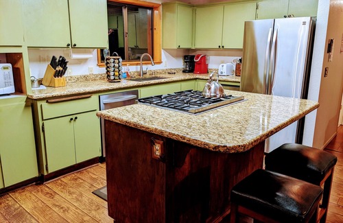 Pla-Vada Woodlands Cabin | Four seasons Mountain Chalet close to ski resorts