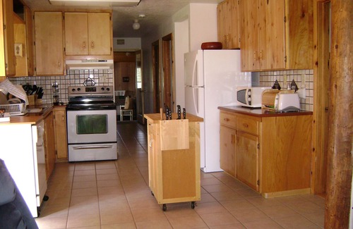 Eagle Nest Cabin | FOUR TOES MOUNTAIN LODGE nestled in the Sangre de Cristo Mtns/Ski/Hike/Fish/Hunt