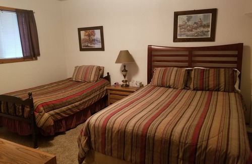 Eagle Nest Cabin | FOUR TOES MOUNTAIN LODGE nestled in the Sangre de Cristo Mtns/Ski/Hike/Fish/Hunt