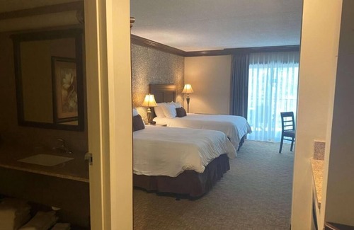 Avoca Hotel | Fourwinds Lakeside Inn & Marina