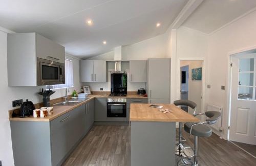 Storwood House | Fox Lodge at Owlet Hideaway - with Hot Tub, Near York