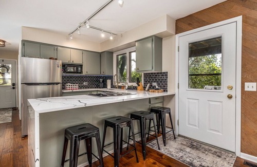 The Galena Territory House | Fox Wood Path l HOT TUB l A&D Rise Getaways