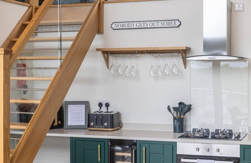 Pickering Cottage | FOXES DEN, pet friendly, with hot tub in Thornton Dale