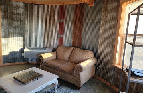 Kidder Cabin | Foxy's Den cozy grain bin cabin with WiFi & AC in serene Kidder. Quiet & serene.