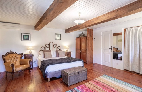 Sainte-Colombe-de-la-Commanderie Bed & Breakfast | Bed and breakfast 'Colombine Chambre Double Deluxe' with Shared Garden, Wi-Fi and Air Conditioning