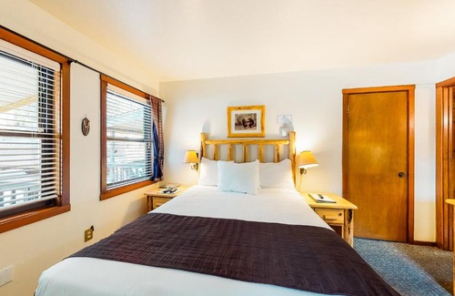 Tahoe Vista Hotel | Franciscan Lakeside Lodge Studio