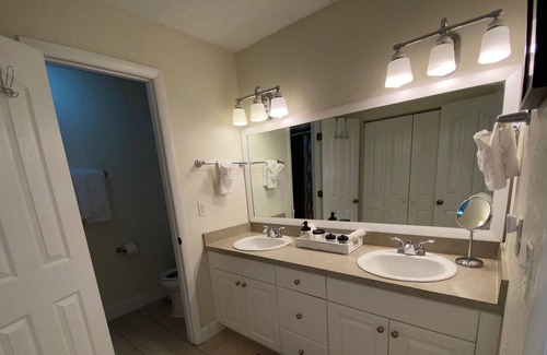 Gainesville Apartment | FREE 2pm check-in*Games*Gym*BBQ Family Retreat!