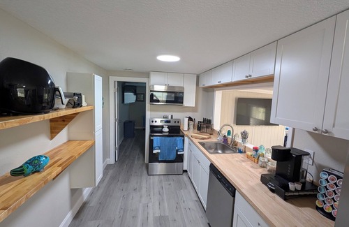 Satsuma House | FREE Boat to use-Fish from the TIKI outback-Dock your boat on canal-Pets OK-4 Br