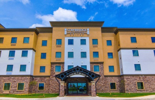 Lafayette Condo | Free Breakfast Buffet. Pool. Only 5 Miles from Purdue University!