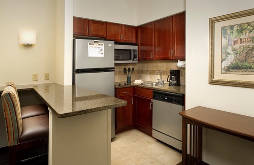 Linthicum Heights Condo | Free Breakfast Buffet! Pool | Staybridge Near BWI Airport