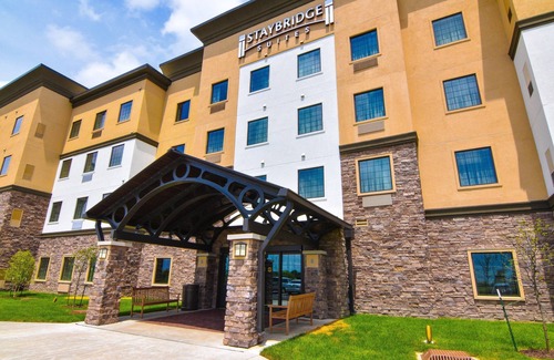 Lafayette Condo | Free Breakfast. Pool. Only 5 Miles to Purdue University!