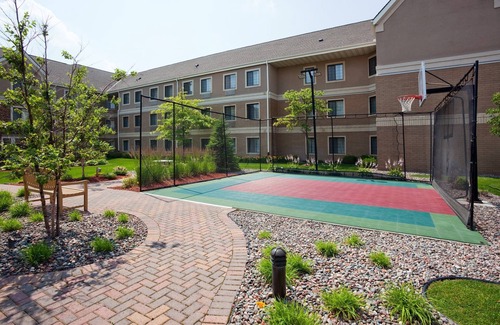 Maple Grove Condo | Free Breakfast. Pool & Hot Tub. Gym. Great for Business Travelers!