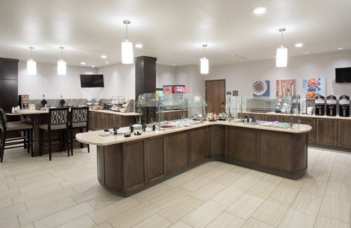 Rapid City Condo | Free Breakfast. Pool & Hot Tub. Near Rushmore Crossing Shopping Complex! Your Next Trip!