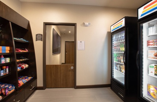 Rapid City Condo | Free Breakfast. Pool & Hot Tub. Near Rushmore Crossing Shopping Complex! Your Next Trip!