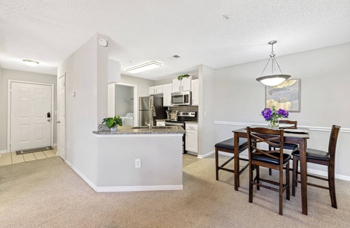 Athens Apartment | Free Parking Home Steps from UGA & DT, Pool + Gym. Gated, Pool and Gym