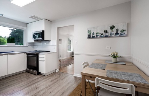 Skokie Condo | Free Parking, Private Terrace Up to 10%off on 30day stay