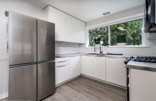 Skokie Condo | Free Parking, Private Terrace Up to 10%off on 30day stay