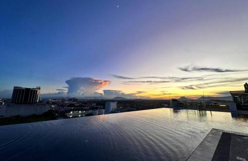 Kuching Apartment | Free Wifi, Infinity Pool, Kuching Kozi Square i -GHG