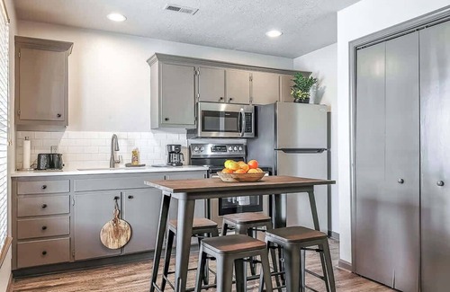 La Cygne Cabin | Freestanding One Bedroom Cabin