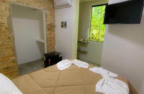 Guaiuba Hotel | Frente ao Mar - Suites com Piscina Aquecida, SPA Privativo, Vista ao Mar ou Montanha, com Estacionamento- Raizes do Mar ECO Hotel