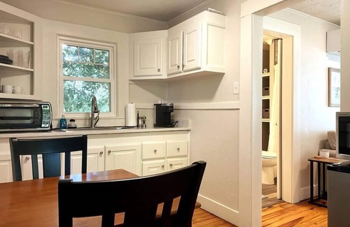 Hannon Park Apartment | Fresh & Comfy Studio Apartment w/Kitchenette