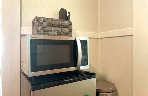 Hannon Park Apartment | Fresh & Comfy Studio Apartment w/Kitchenette